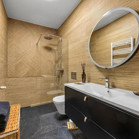 公寓 2-bedroom Downtown - 75m2, Ac And Balcony - By Rentujemy *