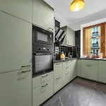 Apartman 2-bedroom Downtown - 75m2, Ac And Balcony - By Rentujemy Varsó