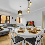 2-bedroom Downtown - 75m2, Ac And Balcony - By Rentujemy Apartman *