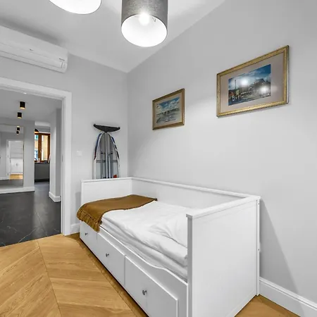 2-bedroom Downtown - 75m2, Ac And Balcony - By Rentujemy 公寓 华沙