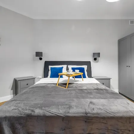 2-bedroom Downtown - 75m2, Ac And Balcony - By Rentujemy Apartment