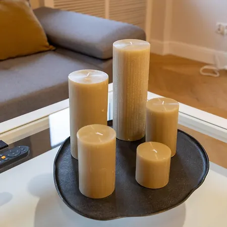 2-bedroom Downtown - 75m2, Ac And Balcony - By Rentujemy 아파트