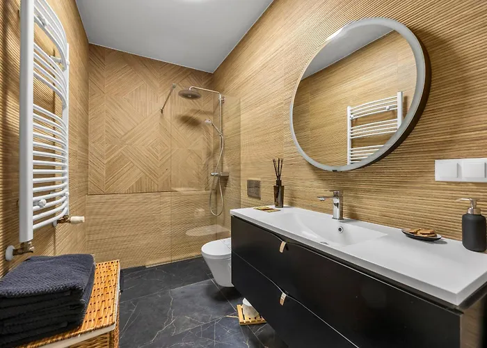 アパート 2-bedroom Downtown - 75m2, Ac And Balcony - By Rentujemy *