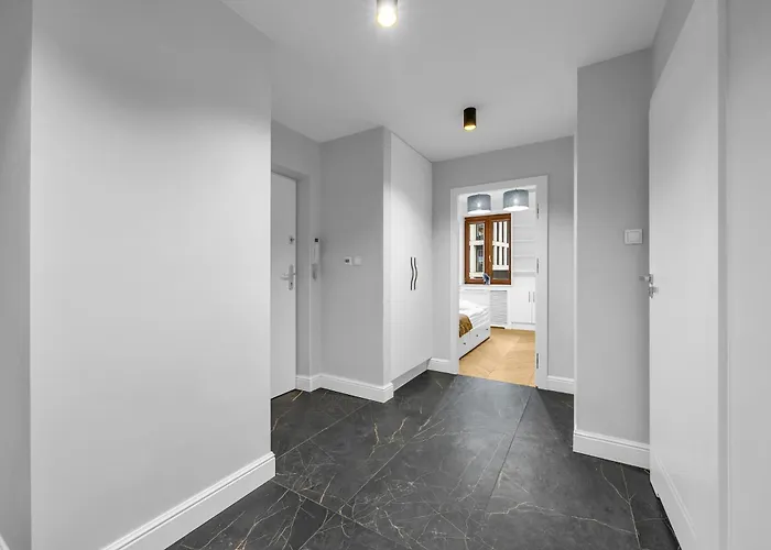 Appartement 2-bedroom Downtown - 75m2, Ac And Balcony - By Rentujemy *