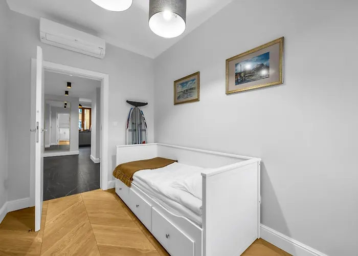 2-bedroom Downtown - 75m2, Ac And Balcony - By Rentujemy Appartamento Varsavia