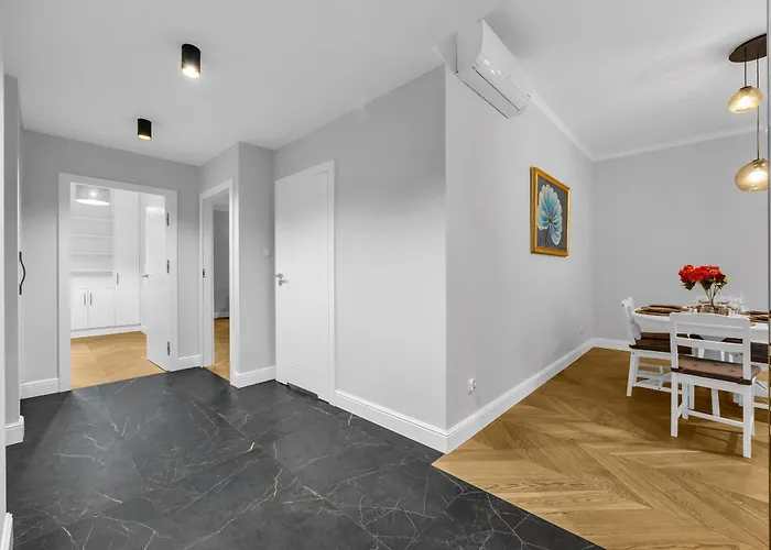 2-bedroom Downtown - 75m2, Ac And Balcony - By Rentujemy ワルシャワ