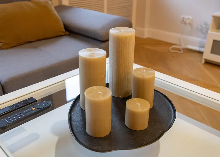 2-bedroom Downtown - 75m2, Ac And Balcony - By Rentujemy Appartamento