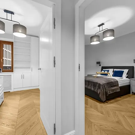 2-bedroom Downtown - 75m2, Ac And Balcony - By Rentujemy شقة وارسو