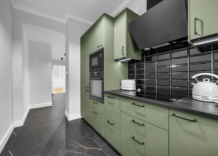 2-bedroom Downtown - 75m2, Ac And Balcony - By Rentujemy شقة