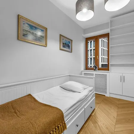 2-bedroom Downtown - 75m2, Ac And Balcony - By Rentujemy Appartement