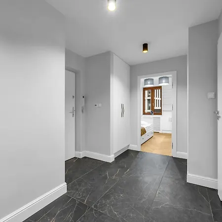 Appartement 2-bedroom Downtown - 75m2, Ac And Balcony - By Rentujemy *