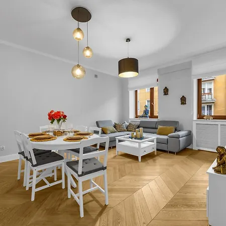 2-bedroom Downtown - 75m2, Ac And Balcony - By Rentujemy Lägenhet *