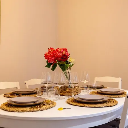 Lägenhet 2-bedroom Downtown - 75m2, Ac And Balcony - By Rentujemy *