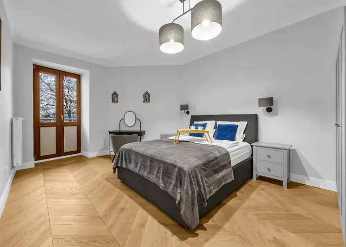 Lägenhet 2-bedroom Downtown - 75m2, Ac And Balcony - By Rentujemy Warszawa