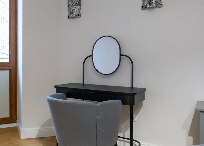 Lägenhet 2-bedroom Downtown - 75m2, Ac And Balcony - By Rentujemy Warszawa