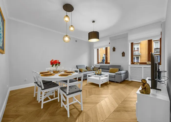 2-bedroom Downtown - 75m2, Ac And Balcony - By Rentujemy Lägenhet *